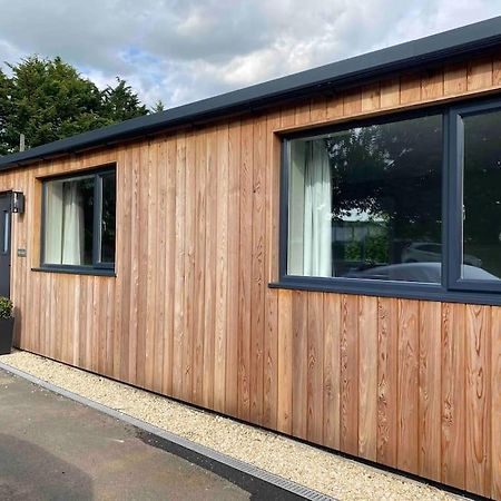 Larks Leaze Lodge, Steeple Ashton, Wiltshire Trowbridge Exterior foto